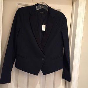 NWT Banana Rep Fac cropped jacket with black lapel